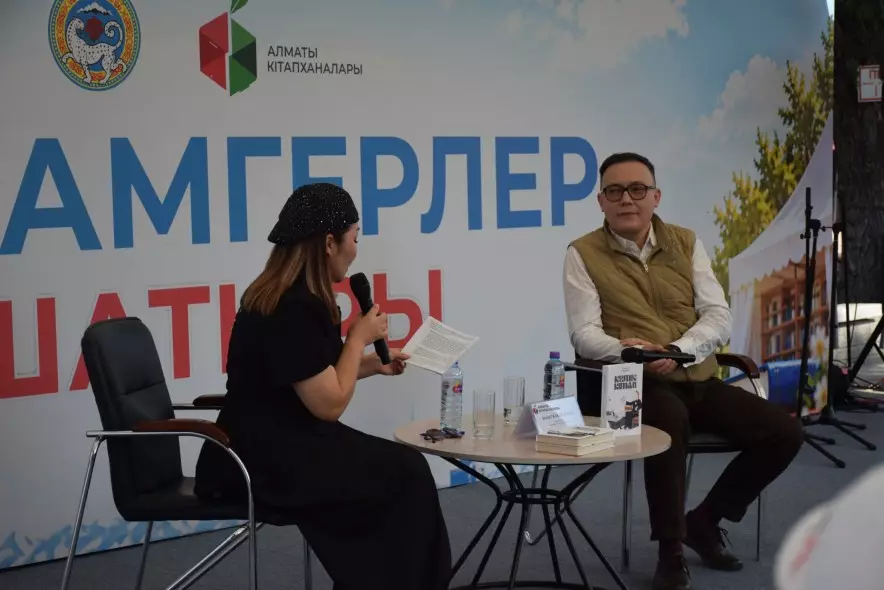 «КітапFest»: в Алматы стартовала книжная ярмарка, объединившая литературу и читателей