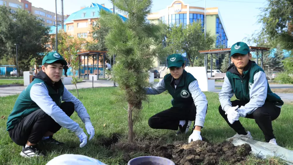 Тысячи жителей Актобе приняли участие в акции World Cleanup Day