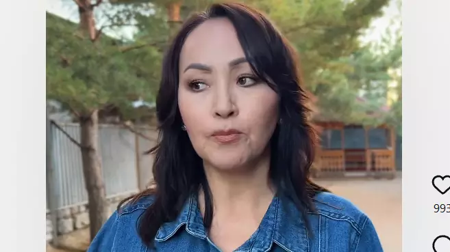 «Мені анамның інісі зорлады...»: Айгүл Иманбаева ауыр тақырыпты сөз етті