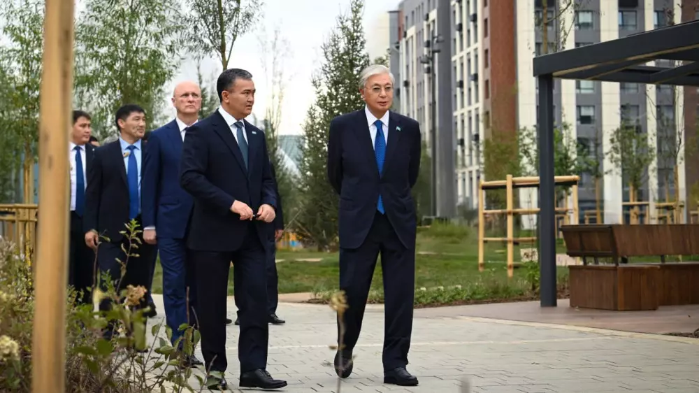 Тоқаев Мыңжылдық аллеясы мен GreenLine желілік саябағының жұмысымен танысты