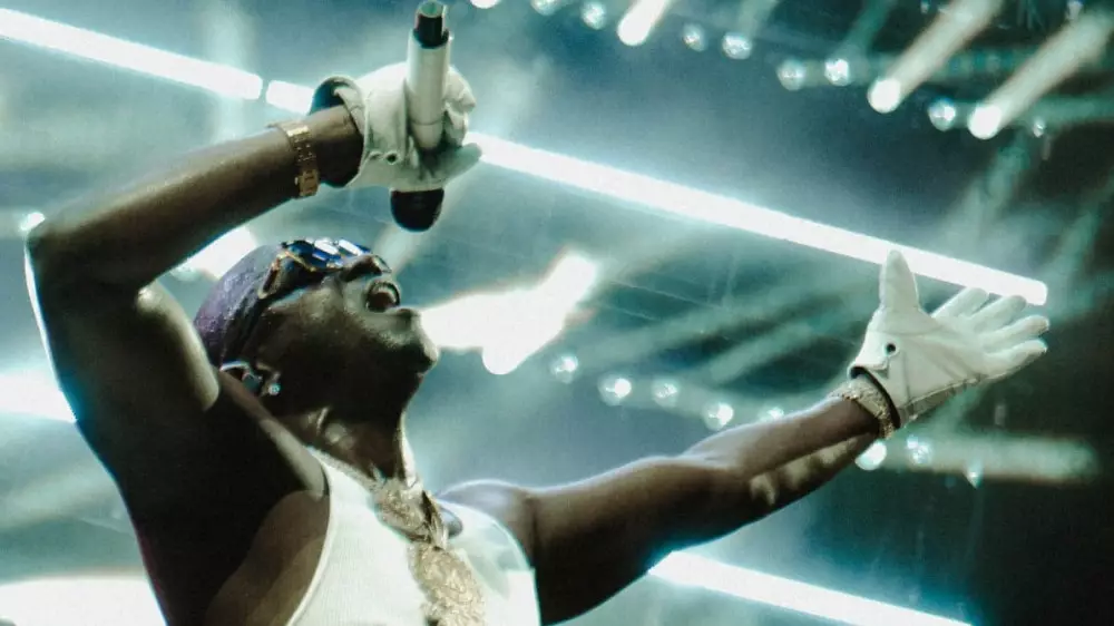 Рэпер Akon попал в неловкую ситуацию на концерте в Бишкеке – видео