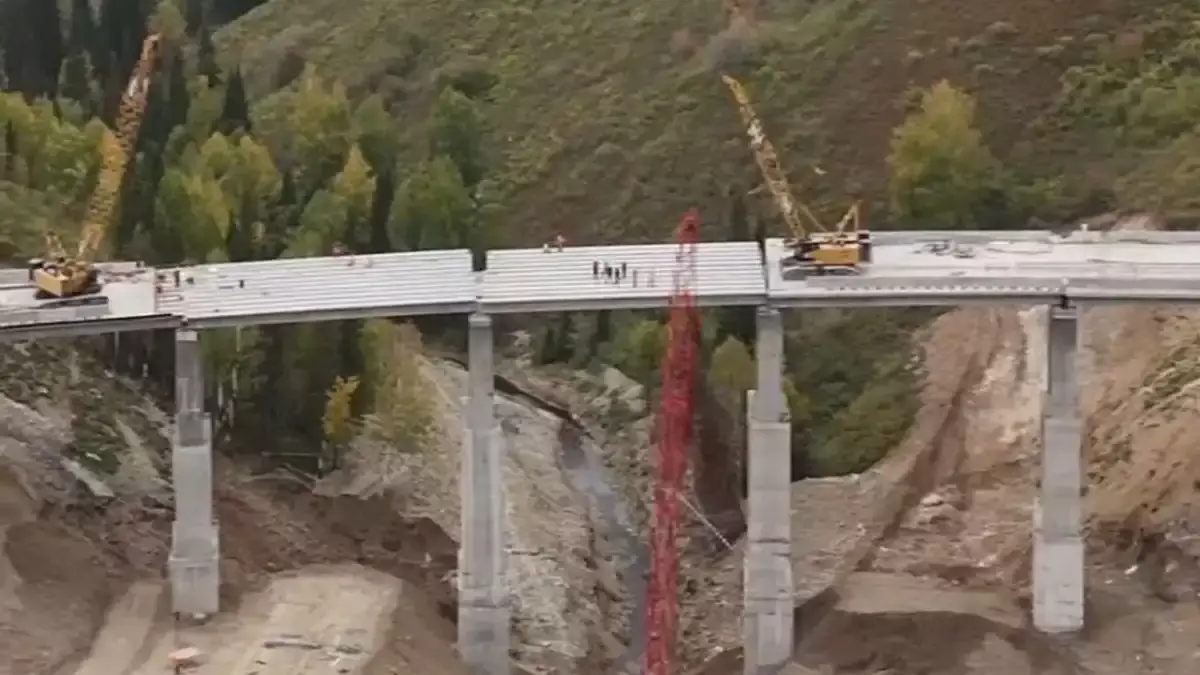 ШҚО-да Рахман қайнарына баратын бірегей көпірдің құрылысы аяқталды