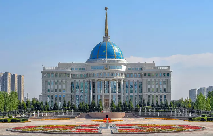 Тоқаев Құрлық әскерлерінің бас қолбасшысын ауыстырды