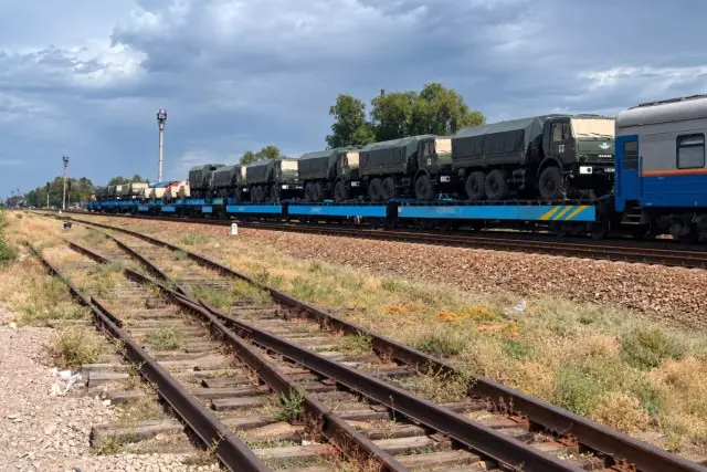 Қазақстаннан Ресейге әскери техника мен әскерилер жеткізіледі