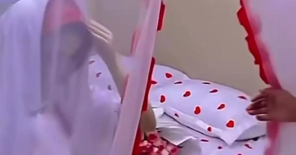 «Қыңқ еткен дыбысың шықпайтын болсын!»: Жаңа түскен келінге дөрекі сөйлеген әйелдің видеосы қызу талқыланып жатыр