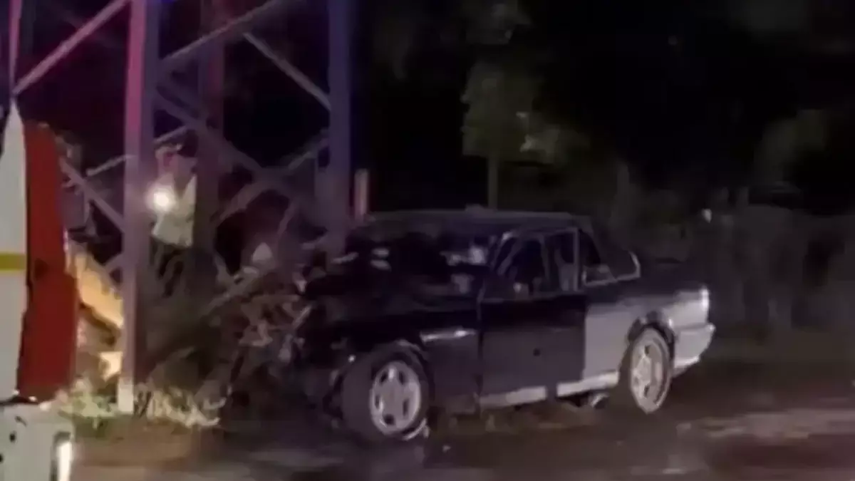 Жезқазғанда көлік электр бағанына соғылып, бір адам көз жұмды 