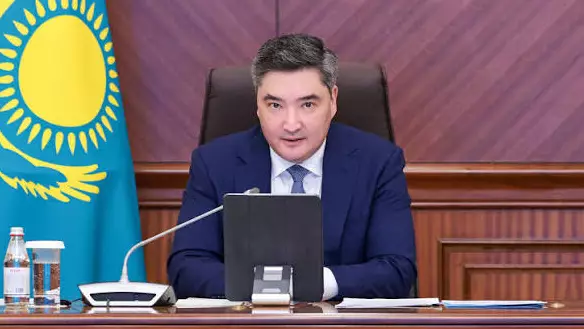 «Жұмыс істеңіз, әйтпесе бұл жұмысты басқа адамдар атқарады»: Олжас Бектенов «ҚазАвтоЖол» басшылығын сынға алды