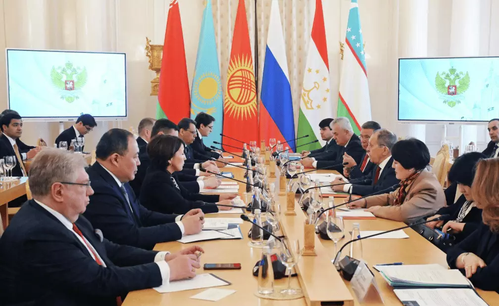 Токаев принял генсека организации по русскому языку, которую сам предложил создать