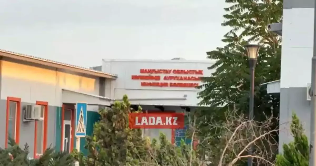  В Актау ребенок попал в реанимацию после отравления - родственники записали обращение 