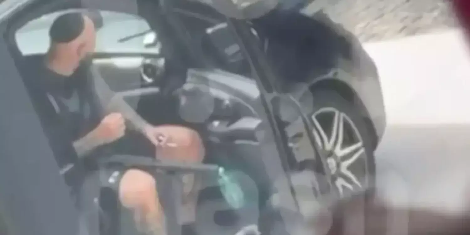 Танымал әнші өз үйінде қарулы шабуыл жасап, қызметкерлерін атқылаған