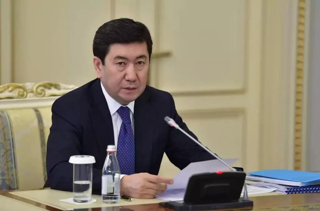 Ерлан Қошанов Халық кеңесінің төрағасы болып сайланды