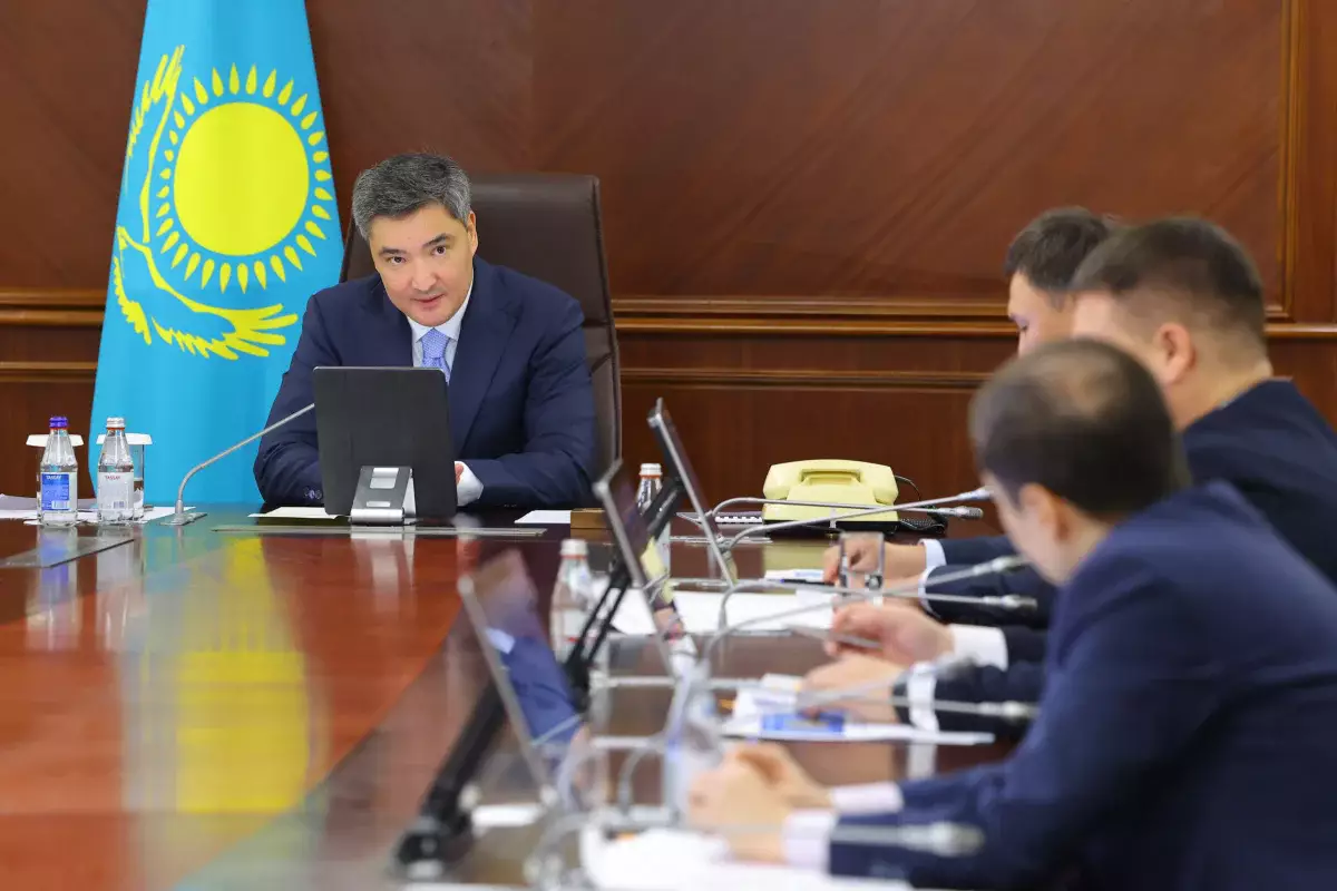 Олжас Бектенов төртінші мұнай өңдеу зауытын салу мәселесін қарастырды