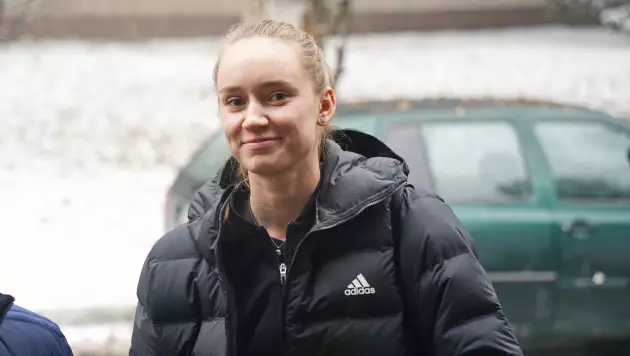 Рыбакина привезла кубок чемпионки US Open-2026 в Казахстан