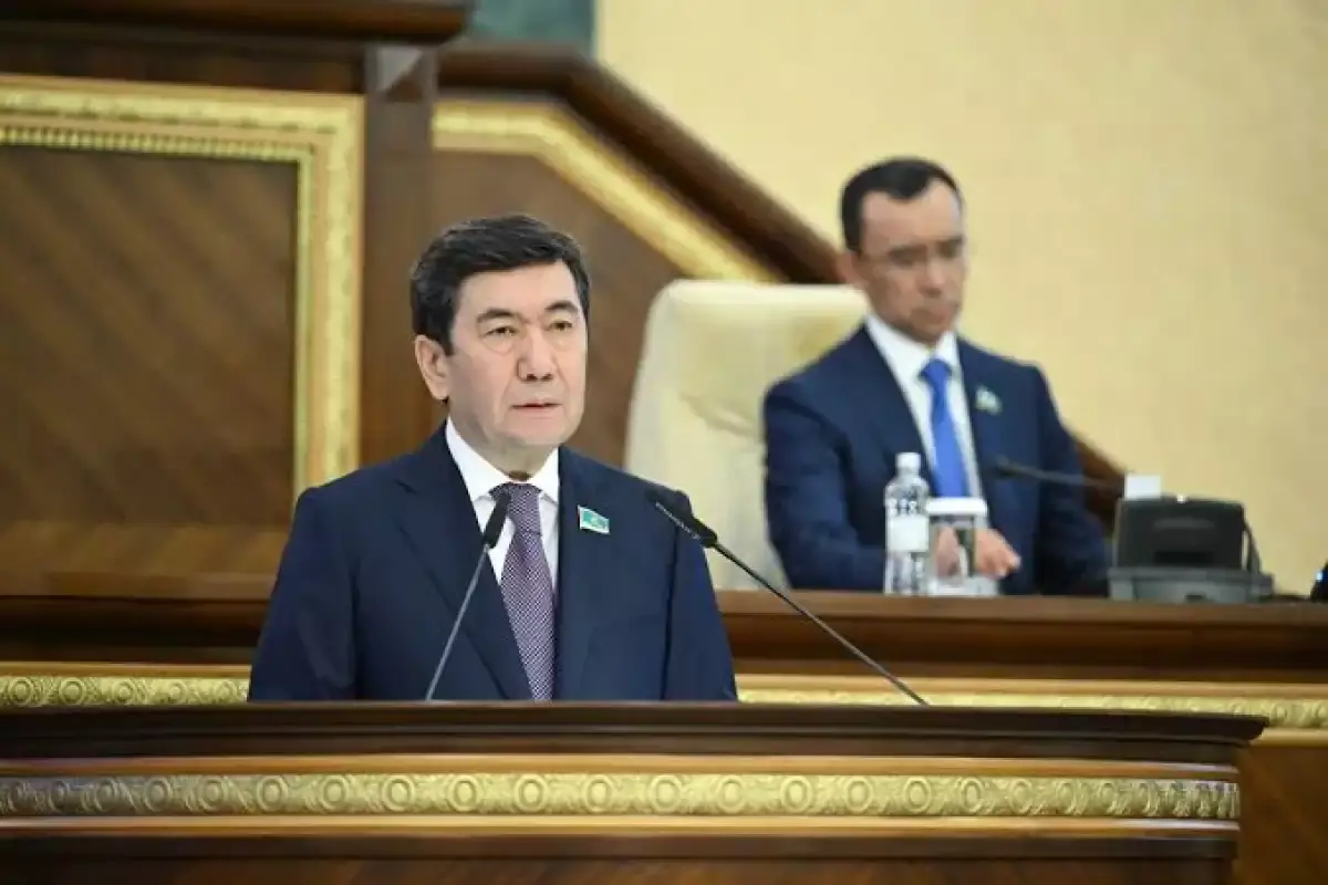 Ерлан Қошанов Халық Кеңесінің төрағасы болып сайланды