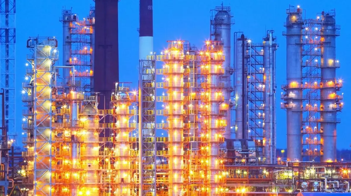 Выпуск нефтепродуктов в России упал на 17,8% за год
