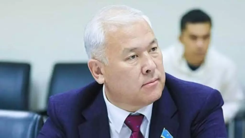 Халық кеңесі мүшелеріне айлық төленбейді – Мұрат Әбенов