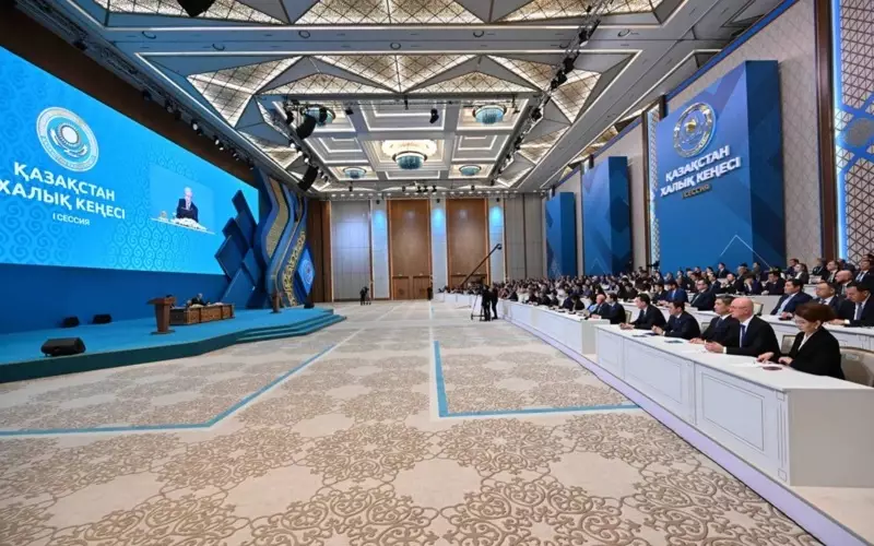 Токаев поручил распустить все маслихаты