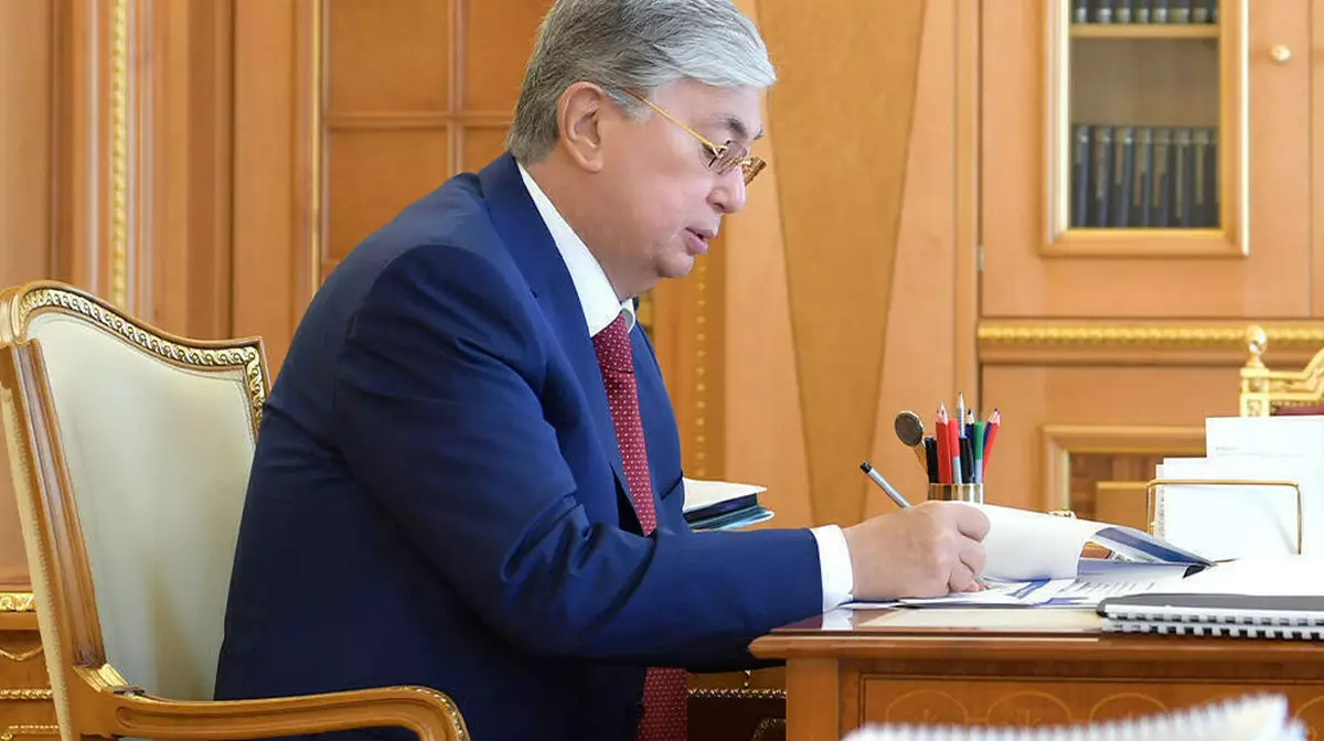 Токаев намерен досрочно прекратить полномочия маслихатов всех уровней