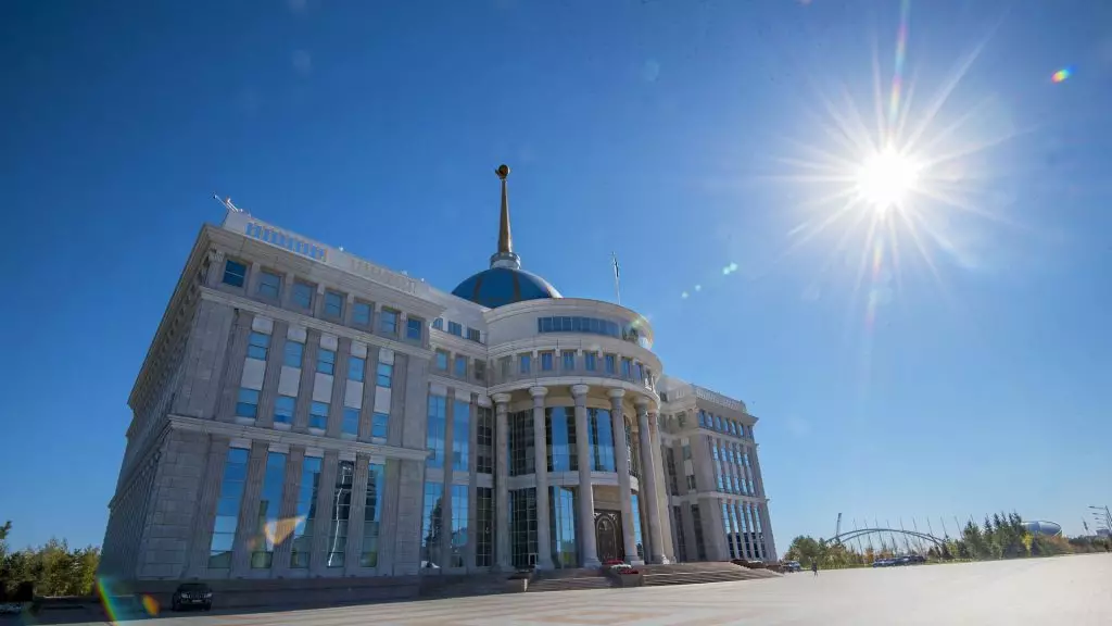 Тоқаев Маңғыстауда қаза тапқан әскерилердің отбасына көңіл айтты