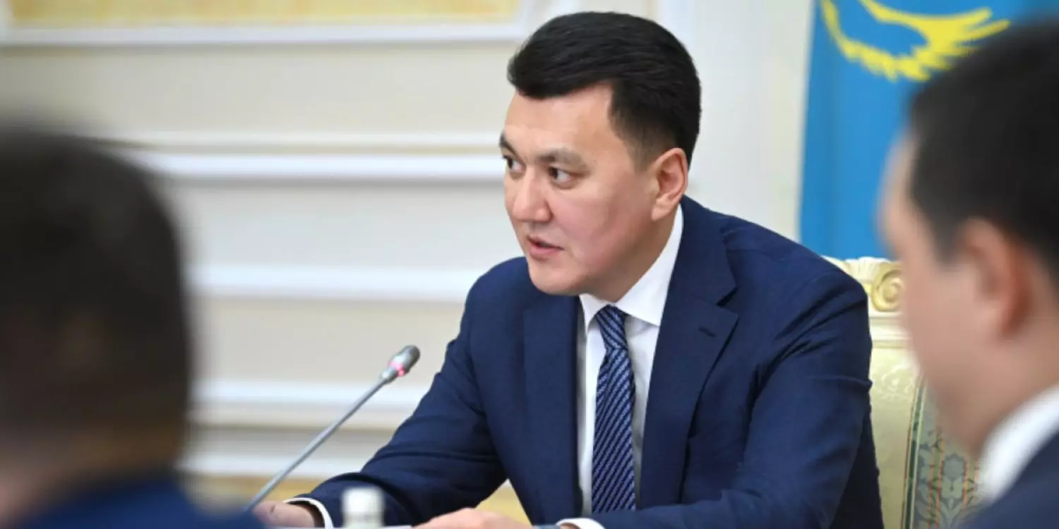 Ерлан Қарин Маңғыстауда қаза тапқан әскери қызметшілердің отбасыларына көңіл айтты