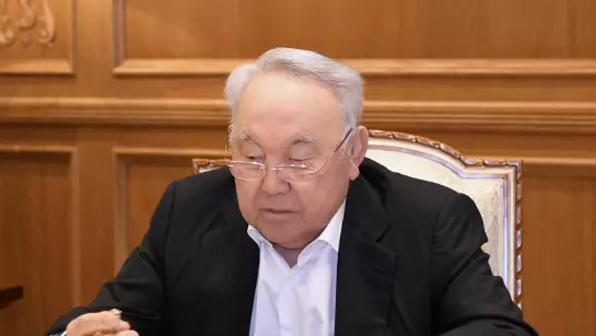 Нұрсұлтан Назарбаев Маңғыстауда қаза болған әскери қызметшілердің отбасына көңіл айтты