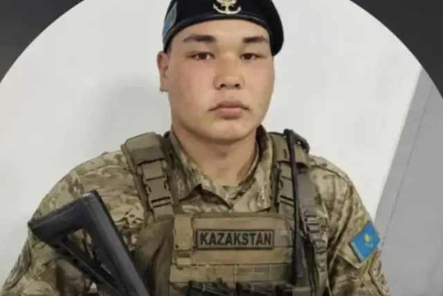 «Өз күшімен жағаға жеткен»: Каспийдегі қасіреттен аман қалған 19 жастағы сарбаздың анасы сөйледі