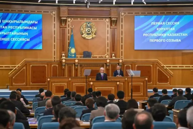 Депутаттар жеке қалтасынан 146 млн теңге жинады: қаржы сарбаздардың отбасыларына беріледі