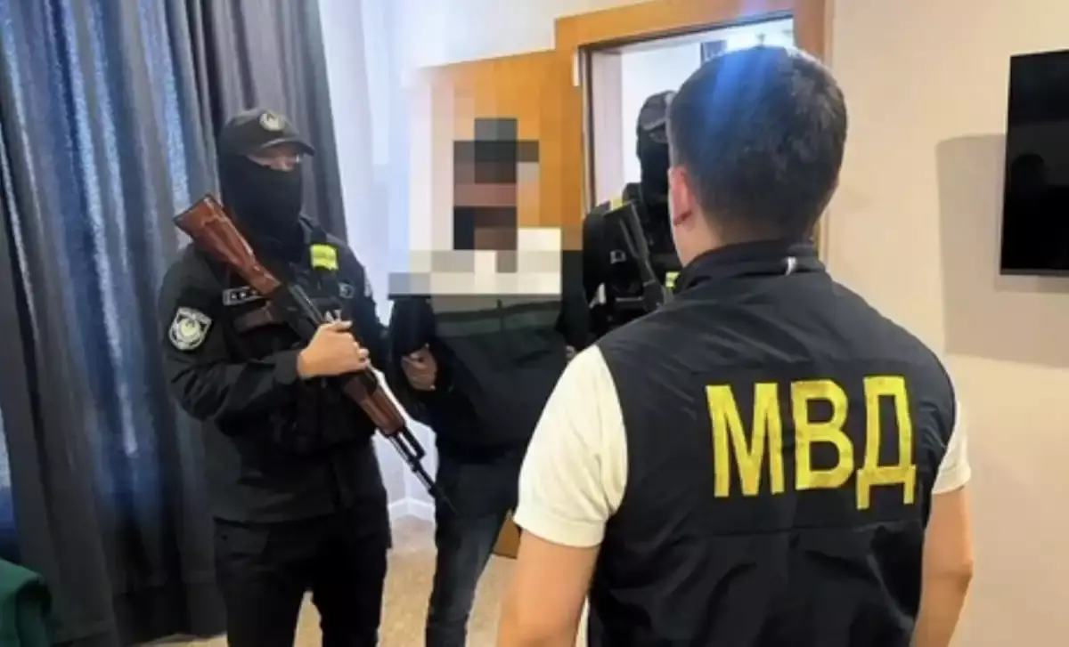 Шымкентте танымал тамададан есірткіге ұқсас заттар табылды
