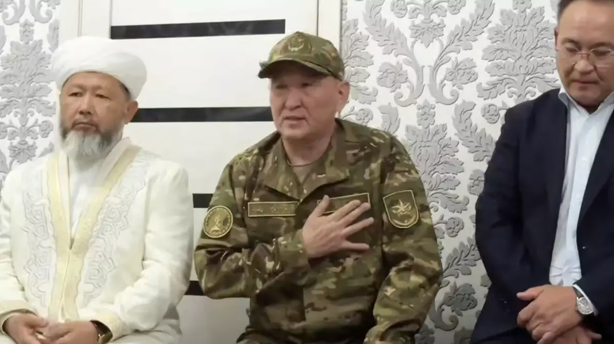 Глава Минобороны РК встретился с семьями погибших на Каспии военных