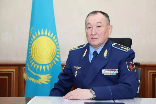 Дәурен Қосанов Қорғаныс министрі қызметінен босатылды