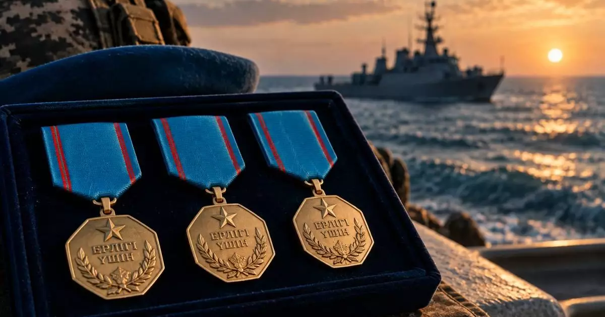  Военнослужащих, спасшихся во время ЧП на Каспии, наградили медалью «Ерлігі үшін» 