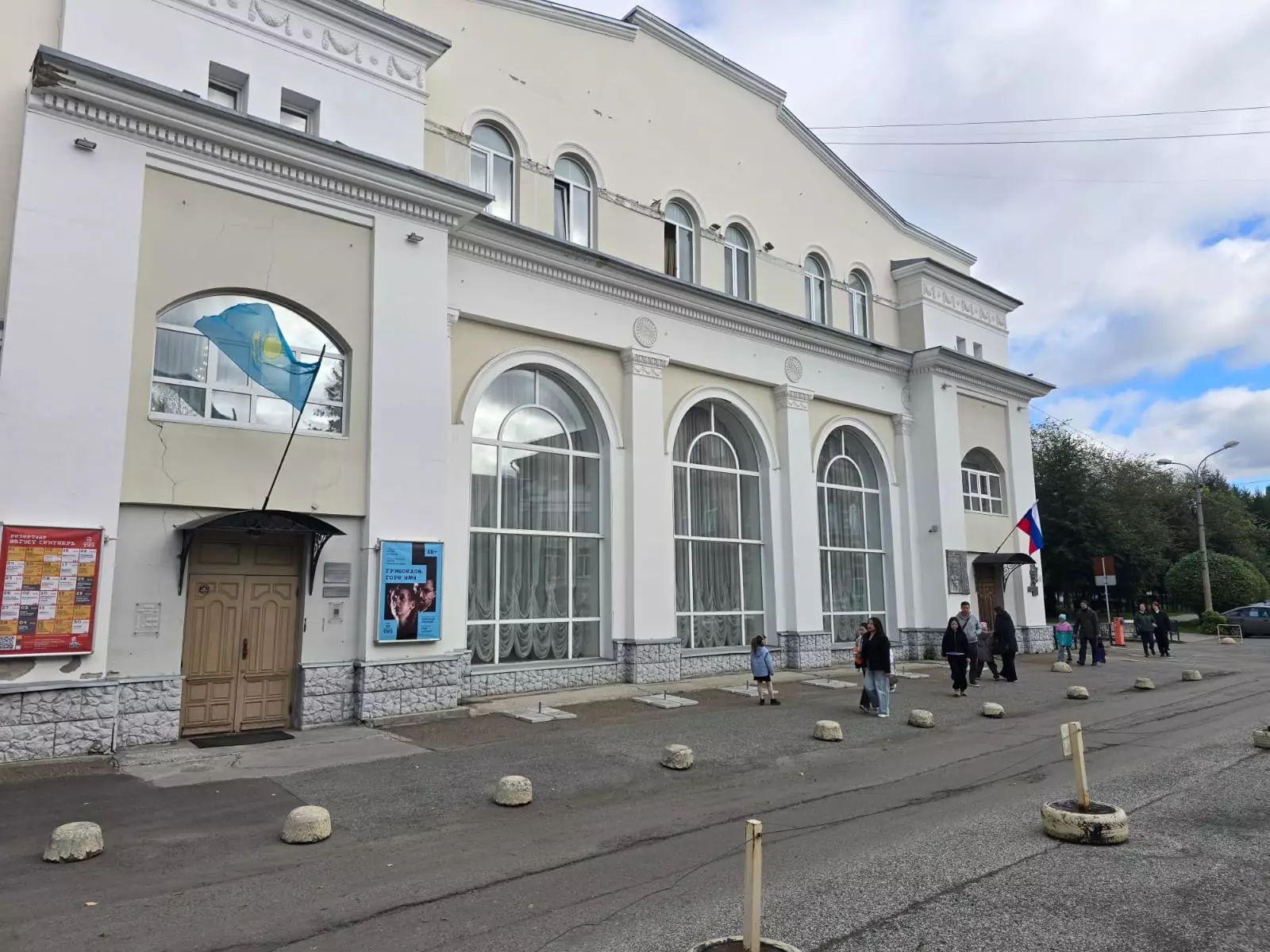 Гастроли Театра Сац в самом сердце Сибири: три спектакля, полные залы и встреча культур Казахстана и России