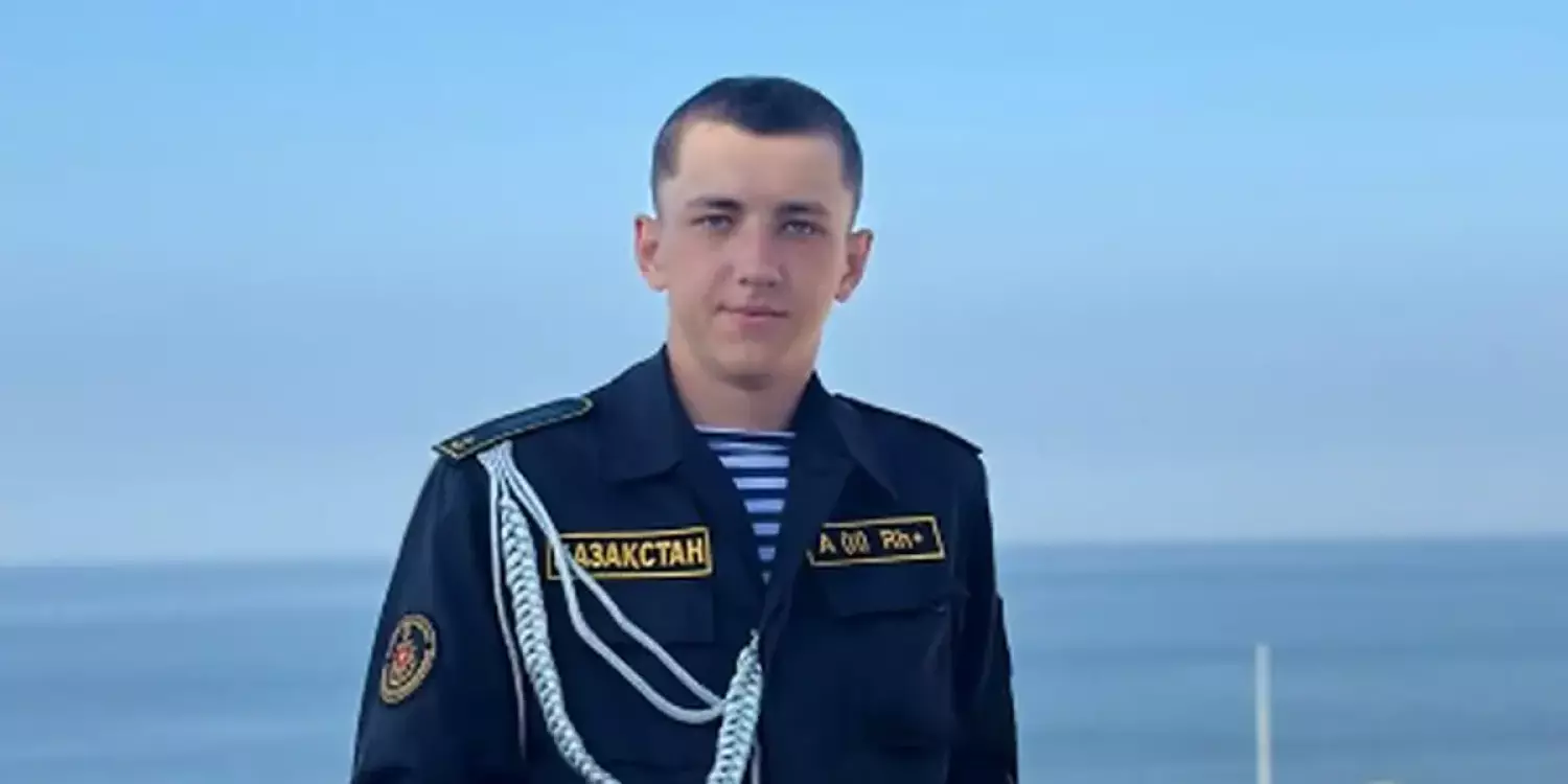 «Никита өзін өзі құтқарды»: Каспийдегі қайғылы оқиғадан аман қалған сарбаздың отбасы үндеу жасады