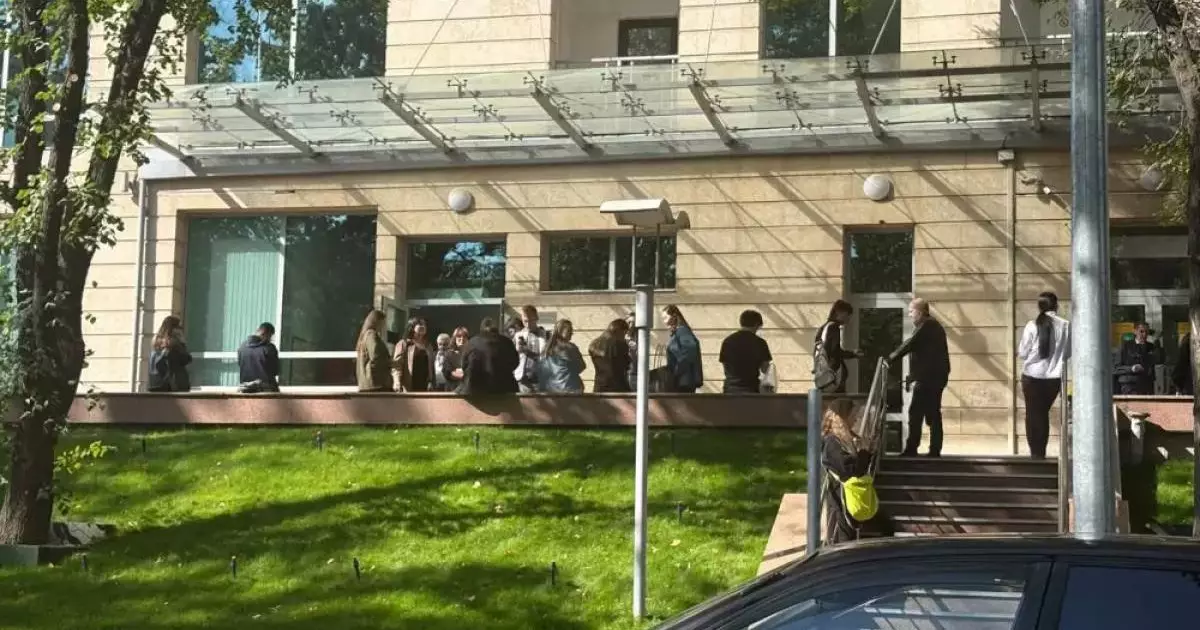  “Подкинуло на диване“: как алматинцы почувствовали землетрясение 