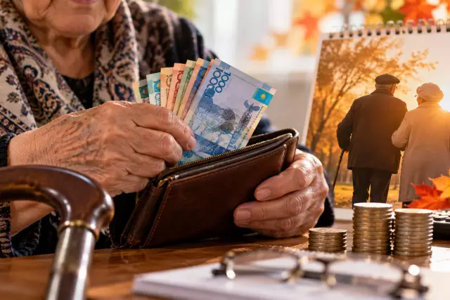 Қарттар күніне орай зейнеткерлерге төлем беріле ме?