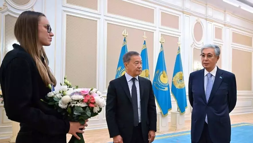Президент наградил Елену Рыбакину