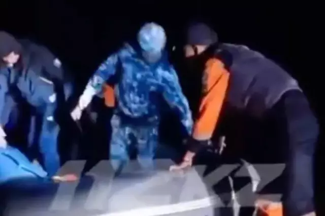 Маңғыстауда ашық теңізге үрлемелі қайықпен шыққан үш адам құтқарылды