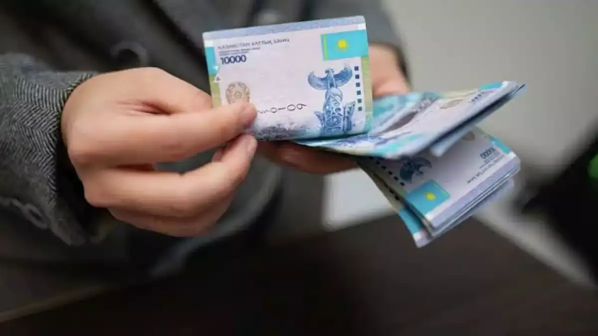 Бес жыл бойы студенттерден ақша жинаған комендант сотталды