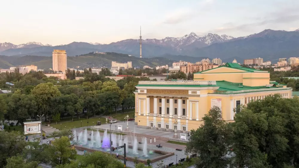 В Алматы ограничат движение по улице Кабанбай батыра