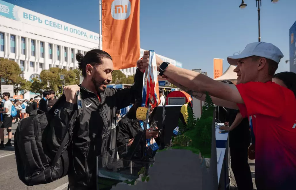 Xiaomi собрала около тысячи участников на «Алматы Марафоне» и объявила розыгрыш призов