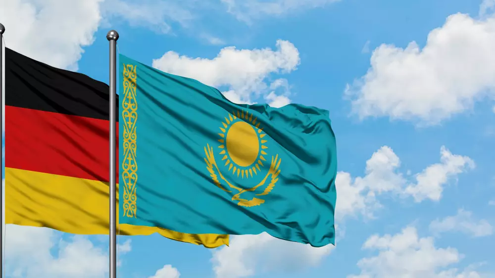 Токаев пригласил канцлера Германии в Казахстан