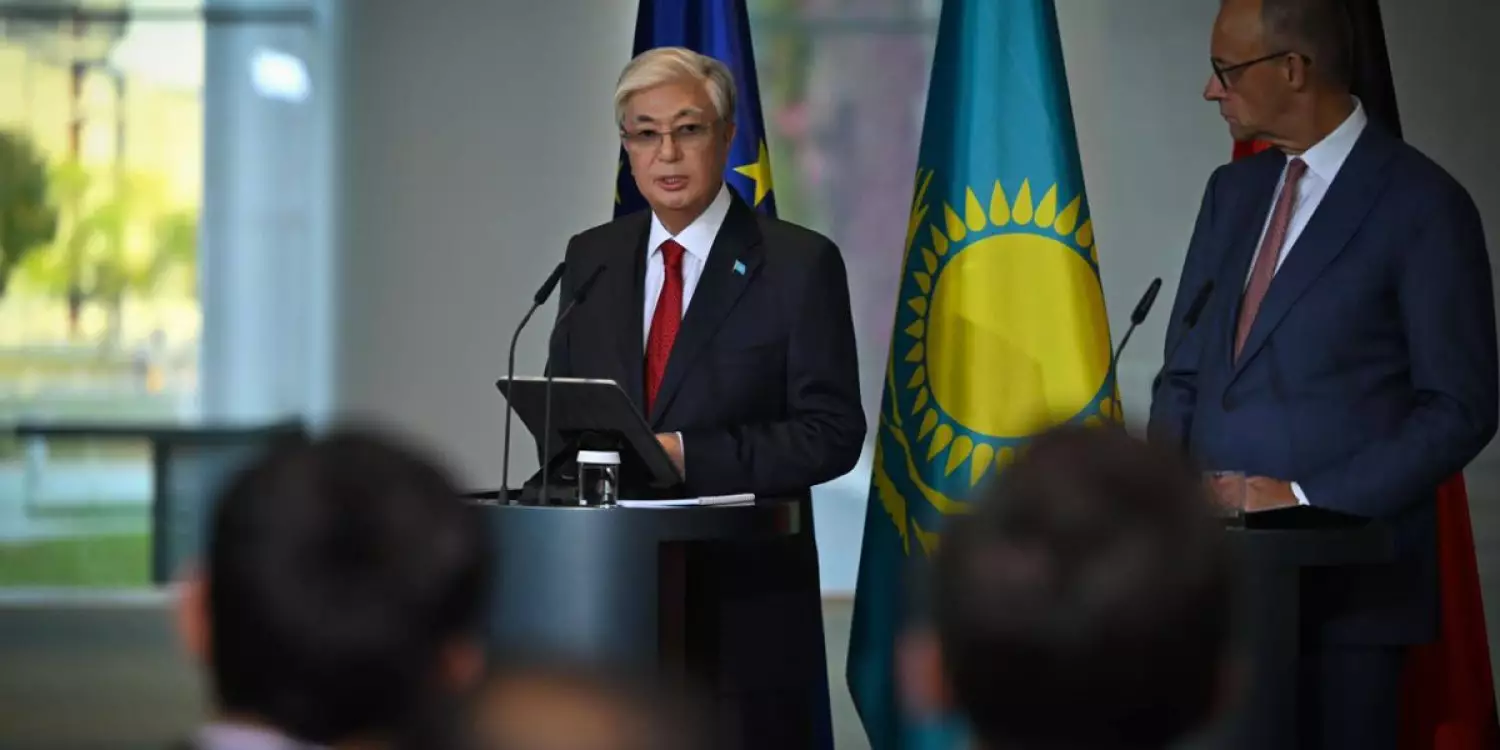 ҚАЗАҚСТАНҒА БЕЙБІТШІЛІК ПЕН ТҰРАҚТЫЛЫҚ ҚАЖЕТ: ТОҚАЕВ РЕСЕЙ-УКРАИНА ҚАҚТЫҒЫСЫ ТУРАЛЫ ПІКІР БІЛДІРДІ