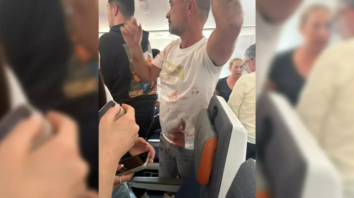 СМИ: пилот Flydubai мог намеренно направить самолет вниз
