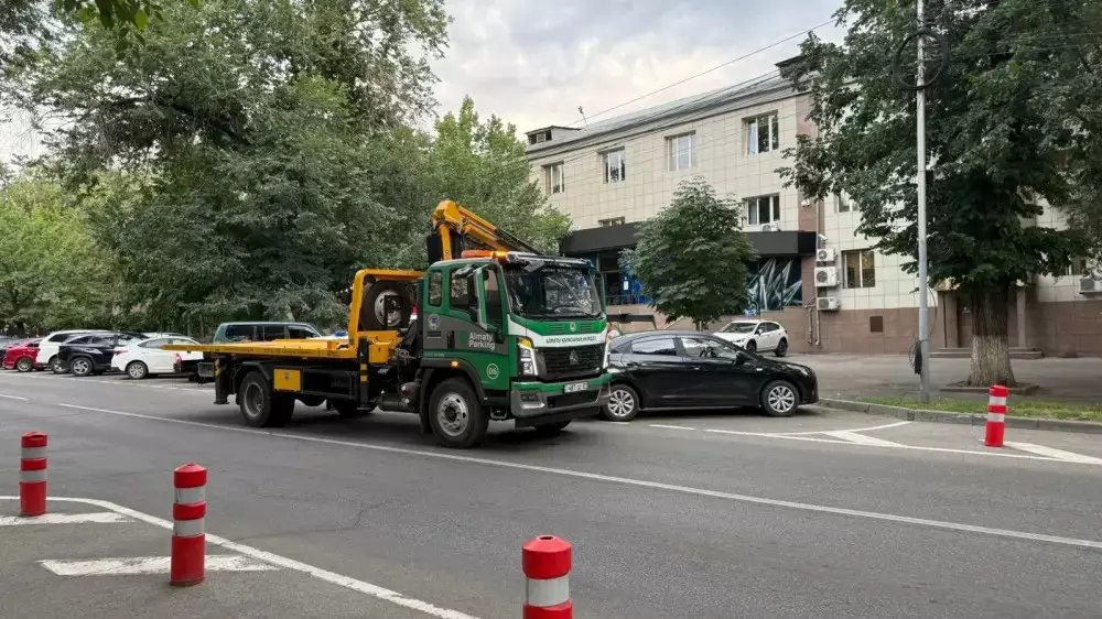 Алматинцам советуют забрать авто с штрафстоянок до 4 октября, потом придется заплатить больше