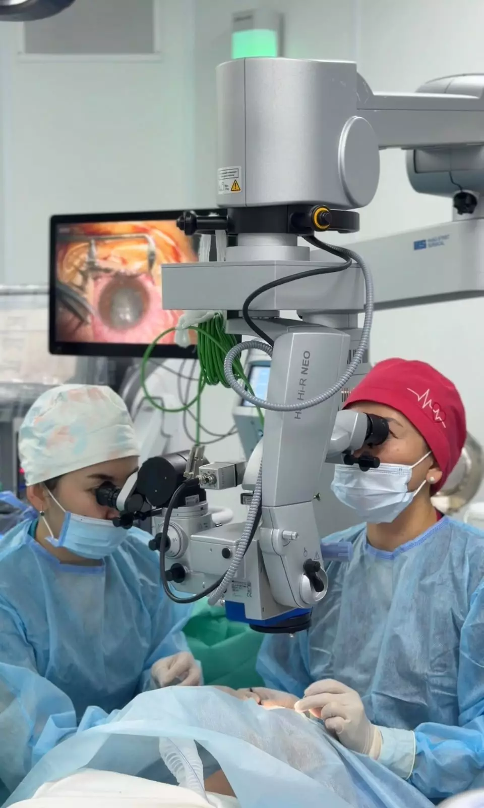 Орталық қалалық клиникалық аурухананың (ОҚКА) офтальмологтары көзден тас сынығын алып шығып, емделушінің көзін сақтап қалды