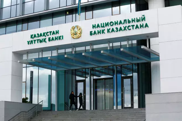 Почти $1 млрд: Нацбанк увеличил покупки валюты для ЕНПФ