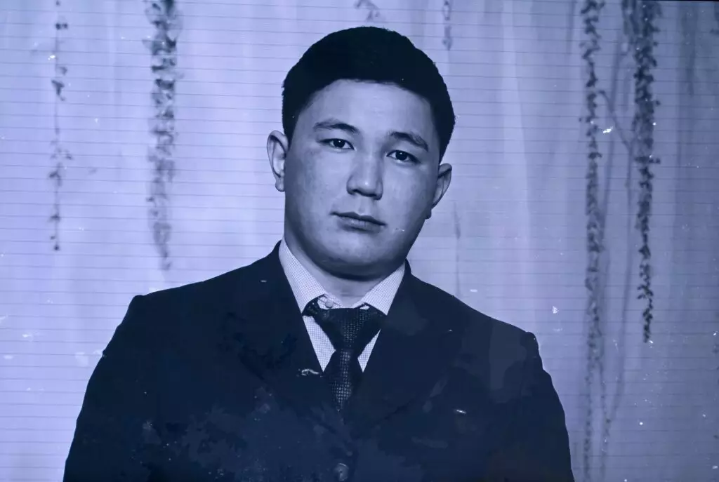 Зираттан қайтқан ағайындының бірін аңдып барып пышақтаған: Қаскелеңде атышулы іс бойынша сот өтіп жатыр