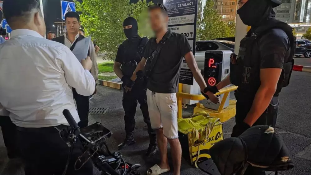 Знакомился с детьми: “14-летнего“ мужчину задержали в Шымкенте