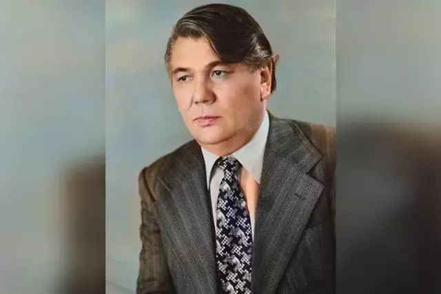 Бүгін жазушы Кемел Тоқаевтың туған күні