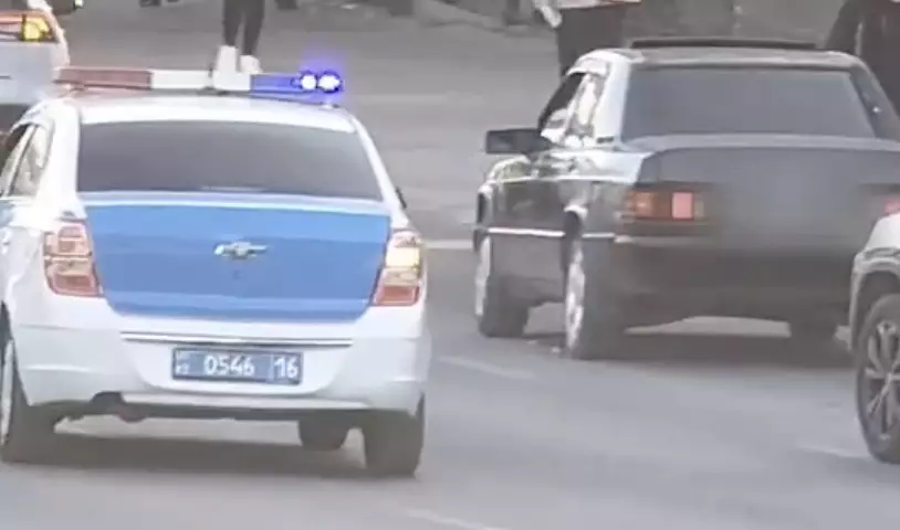 ШҚО-да жол апатын жасаған жүргізуші полициядан алдымен көлігімен, кейін жаяу қашқан